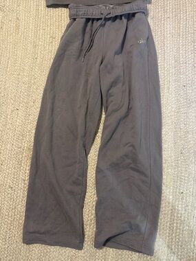 ALO Yoga Accolade Wide-Leg Sweatpants Gray